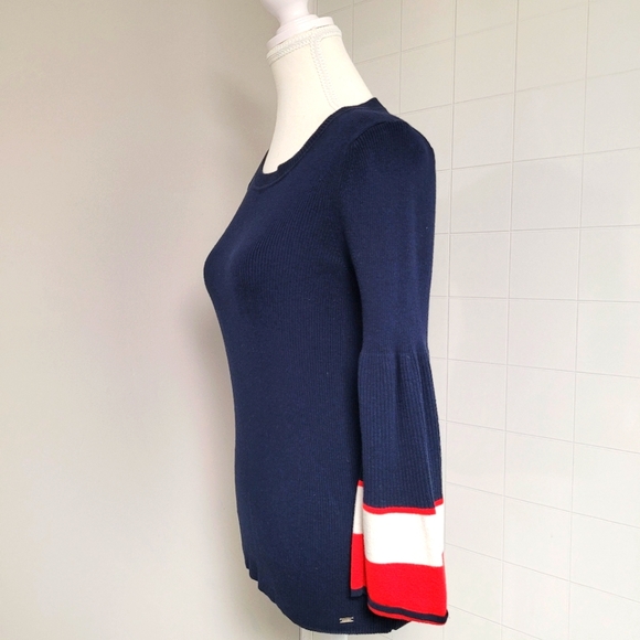 Tommy Hilfiger sweater. - Picture 2 of 8